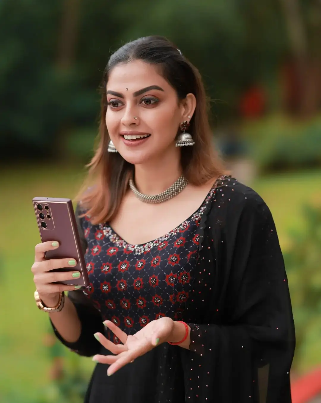 ANUSREE NAIR IN SOUTH INDIAN TRADITIONAL BLACK DRESS